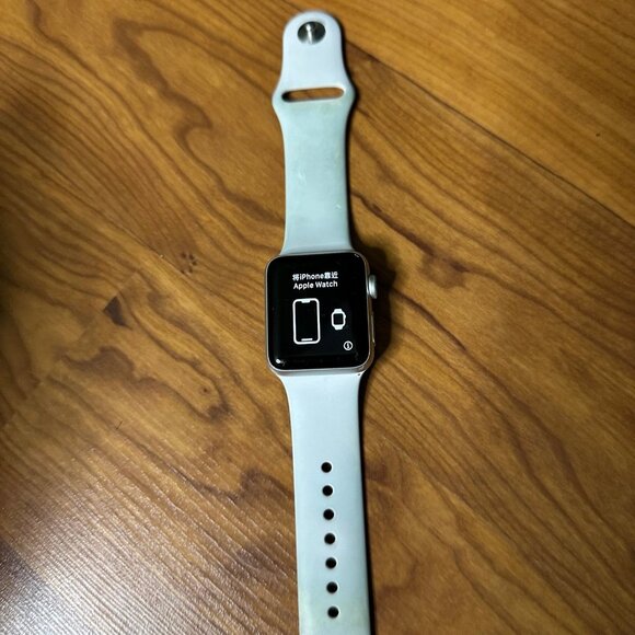 Apple Watch Series 3 Silver 38mm White Silicone Sport Band Aluminum Case - Picture 1 of 12